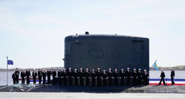 关键时刻，美国总统视察新型核潜艇