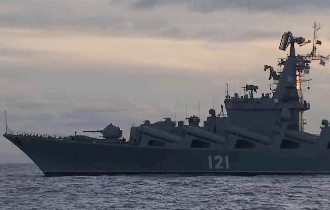 俄黑海舰队“莫斯科号”巡洋舰发生火灾，严重损毁