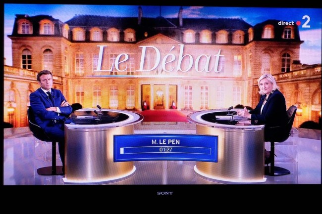 当地时间4月20日，马克龙与勒庞参加电视辩论。图自IC Photo