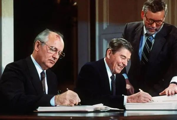 1987年美苏签署《中导条约》（来源：法新社）
