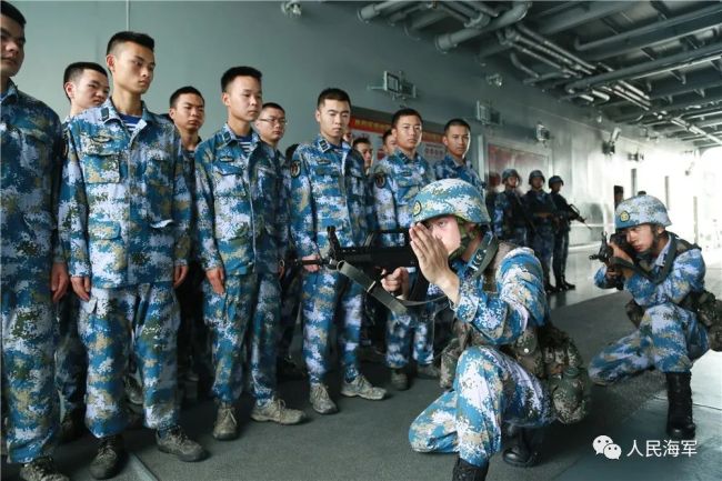 揭秘！登陆舰舰员与陆战队员如何协同训练
