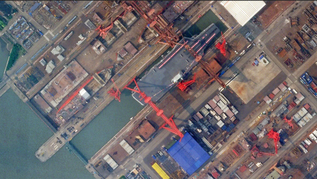 美媒关注中国003型航母：船坞注水，即将下水