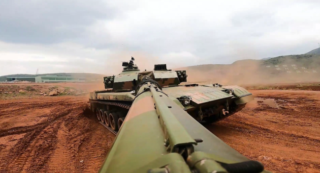 陆军第75集团军某旅组织坦克分队展开综合演练