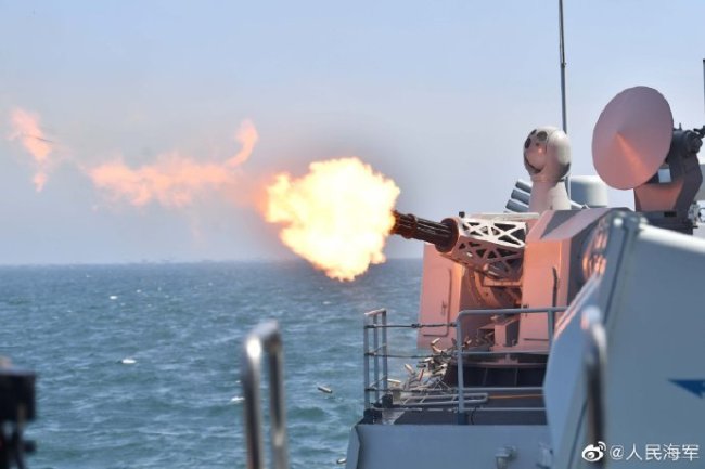 中巴联合舰艇编队展开海上实兵实弹演练