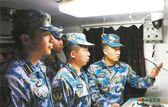 海军大连舰艇学院毕业学员开展海上实战化训练