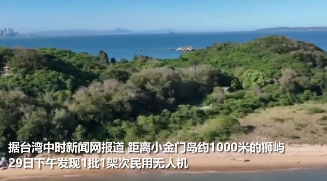 無人機拍攝的臺軍火炮車清晰可見 停在空地中央