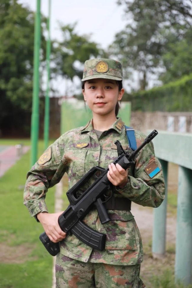 空軍飛行員換髮21式飛行服 顏值和戰鬥力都高到爆表