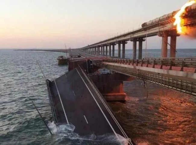 普京:大桥爆炸是乌方策划的恐袭 卡车车主发声 否认与爆炸有关