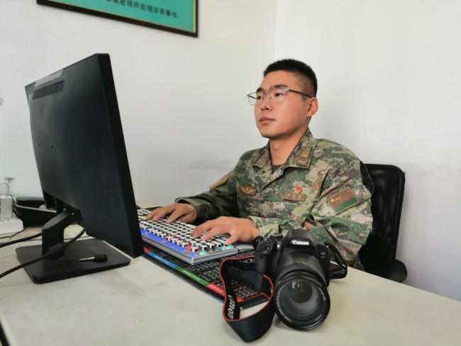 兵记者| 定格了千万次的他们，今天镜头留给你！