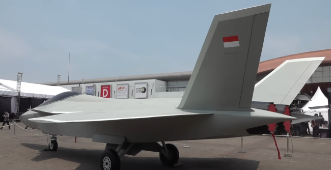 印尼展示自研战斗机模型 酷似歼20