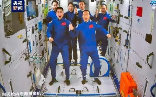 神十五成功对接空间站组合体,“胜利会师”两个航天员乘组