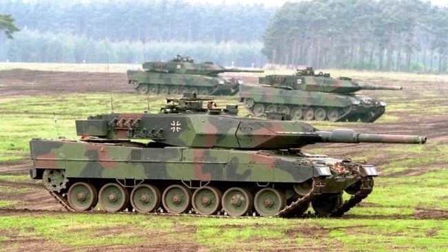 是否向乌克兰提供“豹2”坦克 朔尔茨压力越来越大