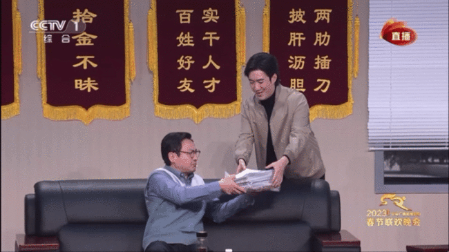 “躺平式干部”，要这么治！中纪委网站评小品《坑》:辛辣讽刺