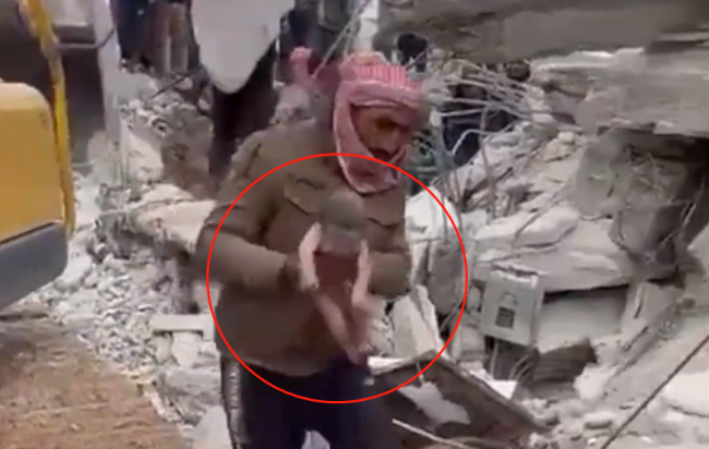 感人的一幕！叙利亚一孕妇地震废墟中分娩后离世 婴儿成功获救
