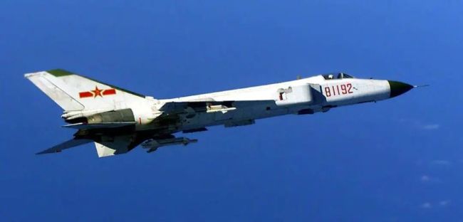 ▲2001年中美南海撞机事件时，中国飞行员王伟驾驶歼-8II战斗机拦截美军侦察机。