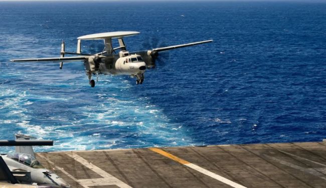 E-2D也是美国海军航母的主力预警机