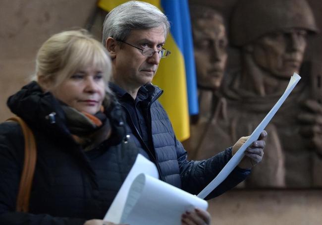 民调从33%升到85% 乌克兰绝大部分受访者称完全信赖总统泽连斯基