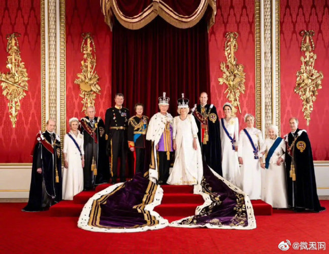 英王室发布首批加冕照片 上次加冕仪式是70年前的伊丽莎白二世女王_军事频道_中华网