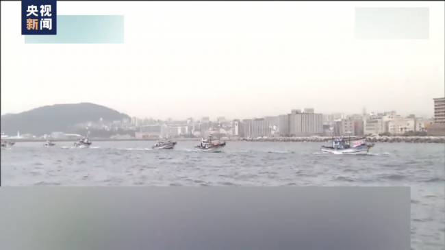 韩国济州岛海女登船示威 反对日本强推核污染水排海