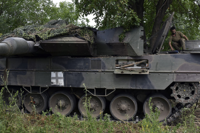為避免與俄軍作戰，烏坦克兵謊稱“豹”有故障