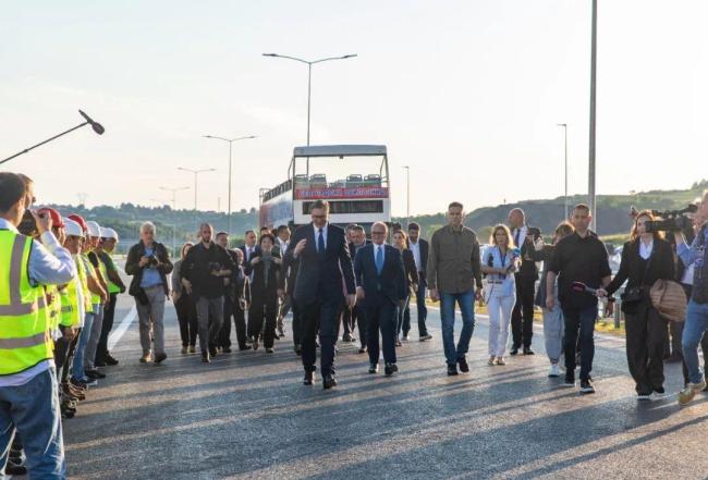 中企承建贝尔格莱德绕城公路项目举行通车仪式 塞尔维亚总统武契奇出席仪式并致辞