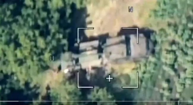 ​乌克兰刚服役的国产装甲卡车炮，被俄军暴力拆毁