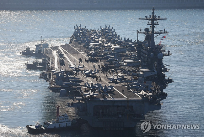韩联社称,该航母访韩是韩美加强联防力量有效应对朝鲜核导威胁的一环.