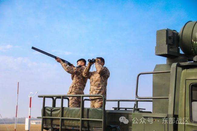 来了！东部战区陆海空军新年开飞高燃画面