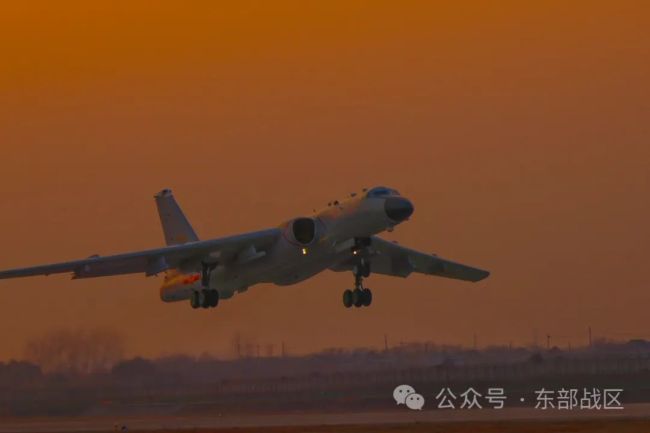 来了！东部战区陆海空军新年开飞高燃画面