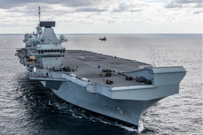 尴尬！英国皇家海军“临阵换舰”，中国军事专家：英海军“能力配不上野心”