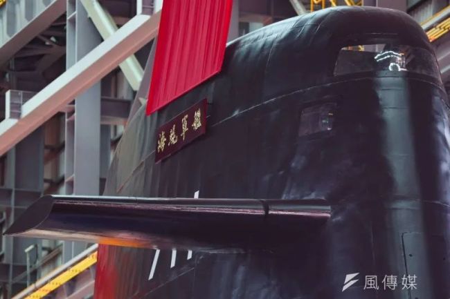 咦？台湾最新潜艇表面怎么坑坑洼洼的？