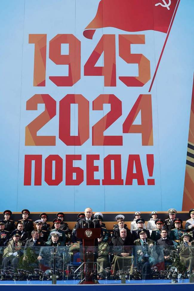 俄胜利日阅兵在雪中举行，普京：国家的命运和未来取决于每一个俄罗斯人