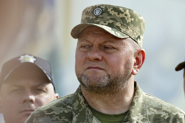 乌方声称“正常需要”，俄媒猜测有关选举，泽连斯基密集整顿乌军高层