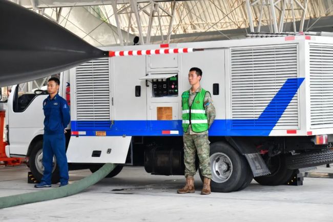 直击飞行训练现场！南部战区空军战鹰直冲云霄