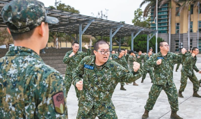 台军多枚导弹掉到海里！“烂就烂，理由还这么多”