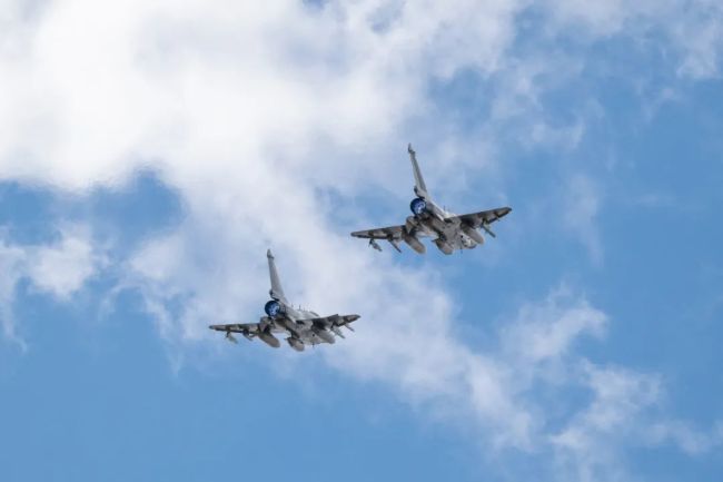 看战鹰振翅高飞！空军航空兵战机奔赴训练空域