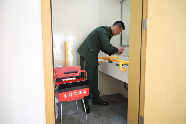 传承雷锋精神 争当雷锋传东谈主