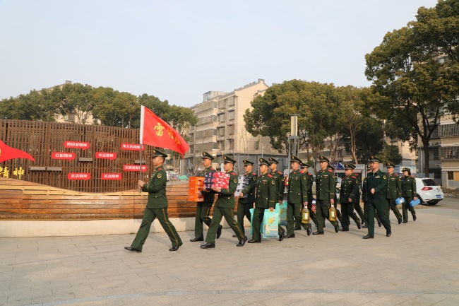 传承雷锋精神 争当雷锋传东谈主