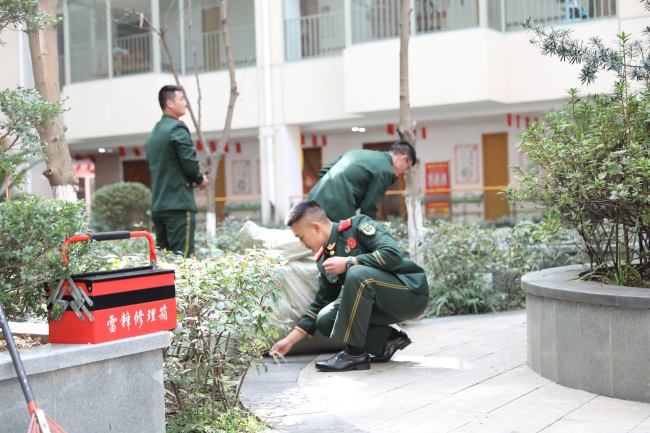 传承雷锋精神 争当雷锋传东谈主