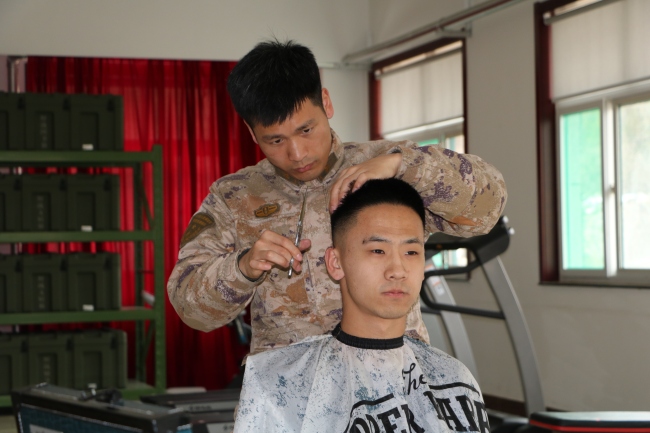 传承雷锋精神 | 以行动书写新时代的奉献答卷