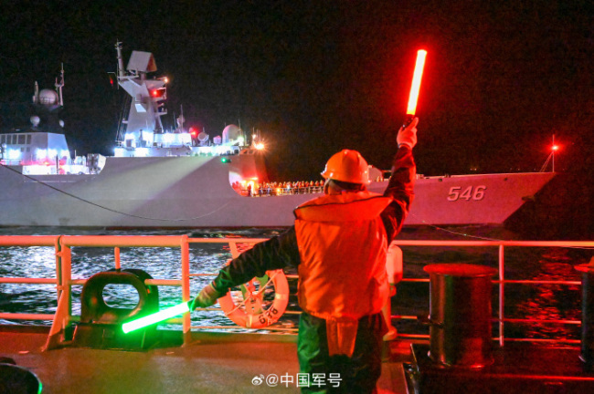 昼夜不停！直击海上补给演练现场