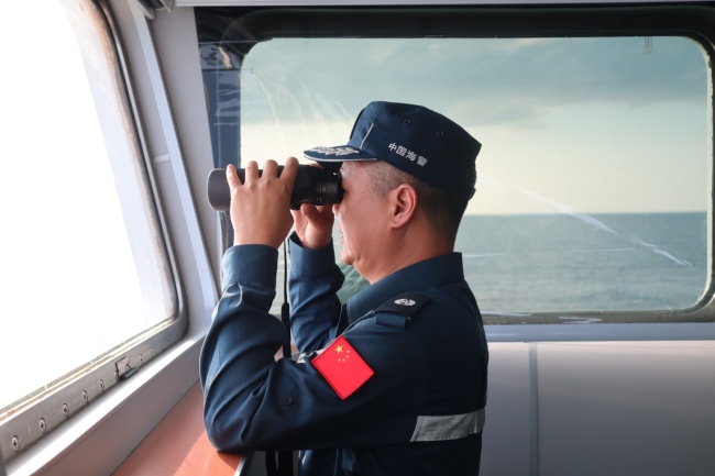 记者南海报道：听中国海警讲述值守黄岩岛的“平凡”一天