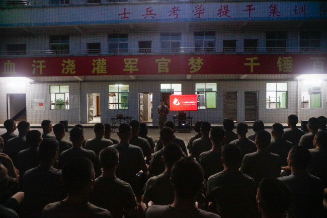执笔为剑，以梦为马，看军考生如何“燃”动青春！