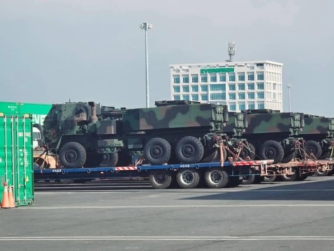 台军“海马斯”首次实弹射击中两次“出包”