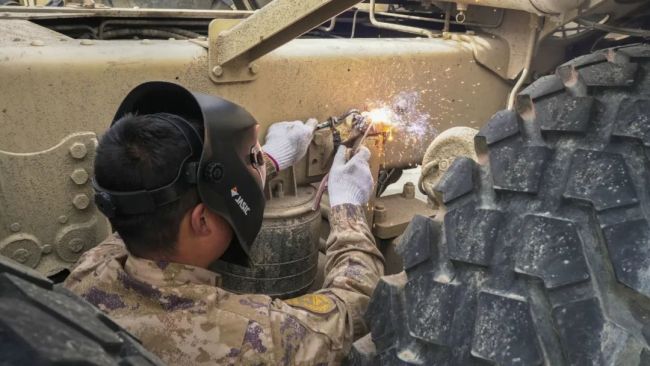 走进练兵场 | 重装运输车,驰骋风雪“天路”!