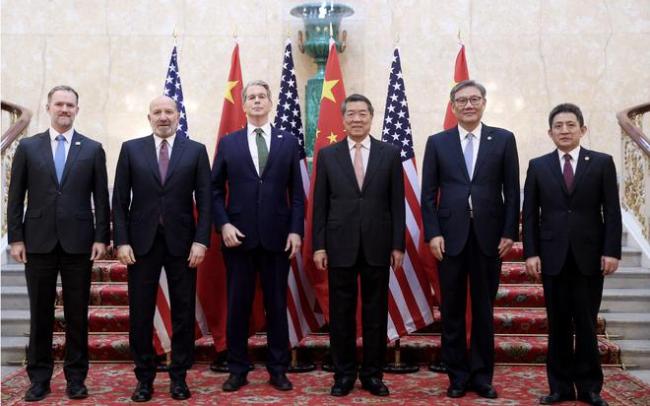只有中国能打掉美国的优越感！
