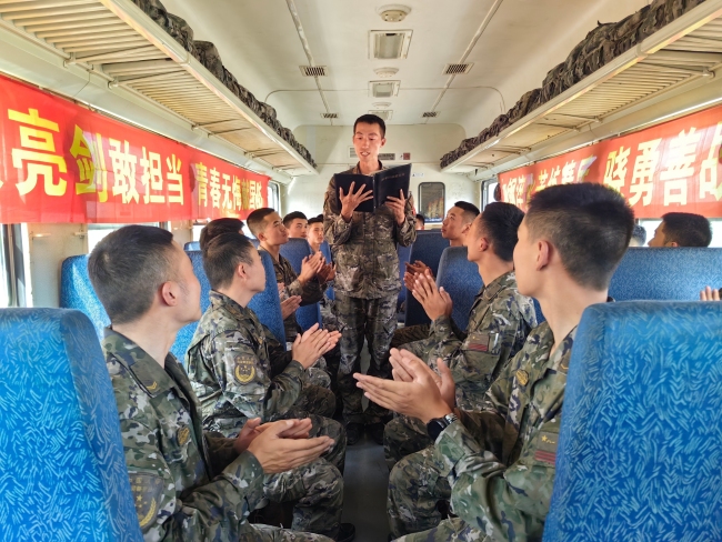 车厢上的“政治生日”别有“韵味”