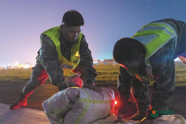 空军航空兵某旅飞行训练掠影