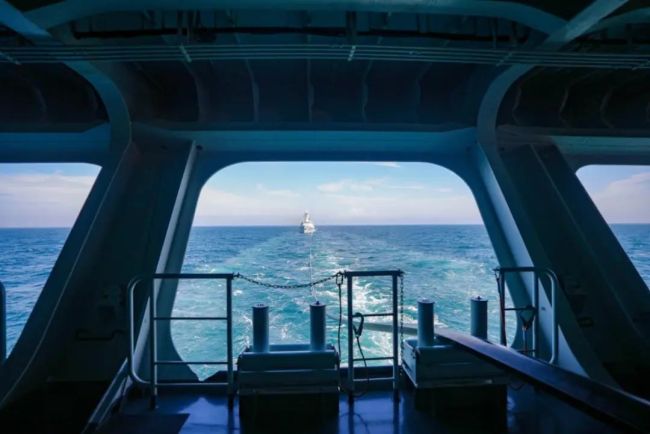 大洋之上，战舰如何为战舰加油？