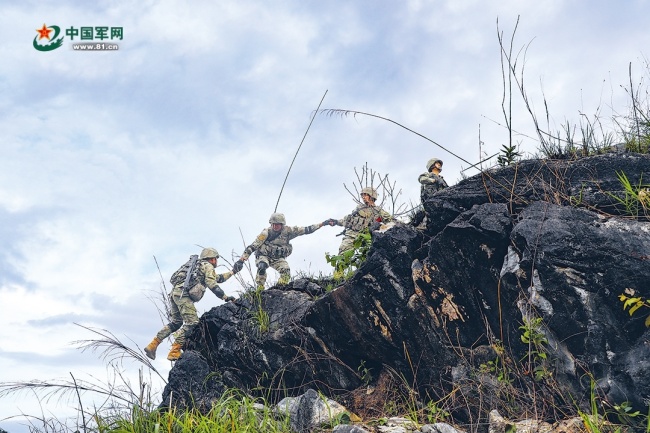 陆军某边防连官兵执勤掠影